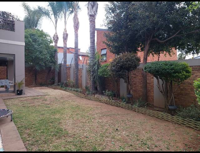 3 BEDROOM SECTIONAL TITLE RENTED IN SUNDOWNER